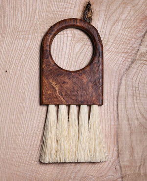 Keyhole Brush in Brown Oak